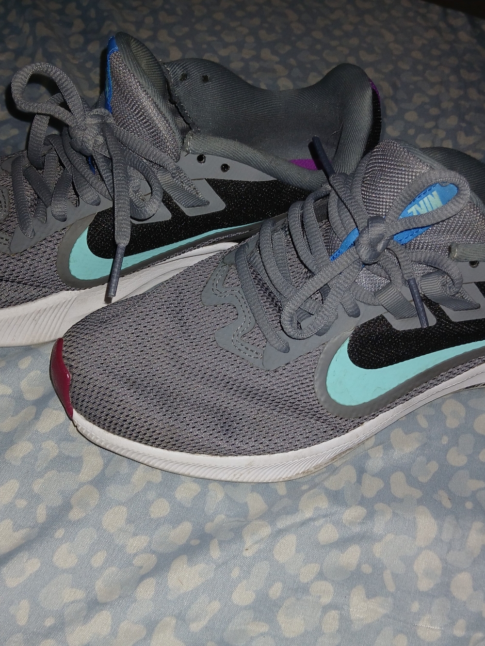 Nike Women’s Gray Mesh Running Shoes with Black and Aqua Accents